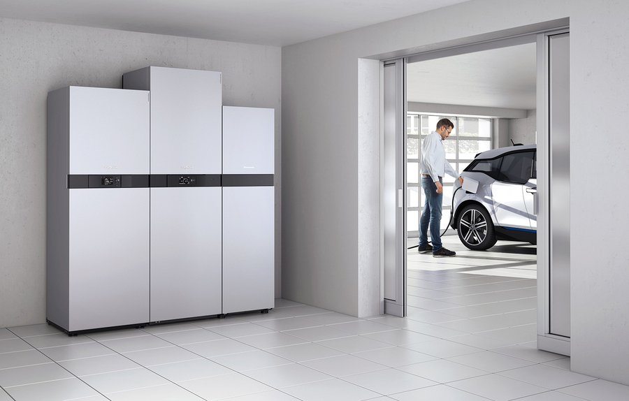 Eine Brennstoffzelle l&#228;sst sich auch gut mit einem Batteriespeicher kombinieren &#8211; ein perfekter Partner f&#252;r die Elektromobilit&#228;t. (Foto: Viessmann)