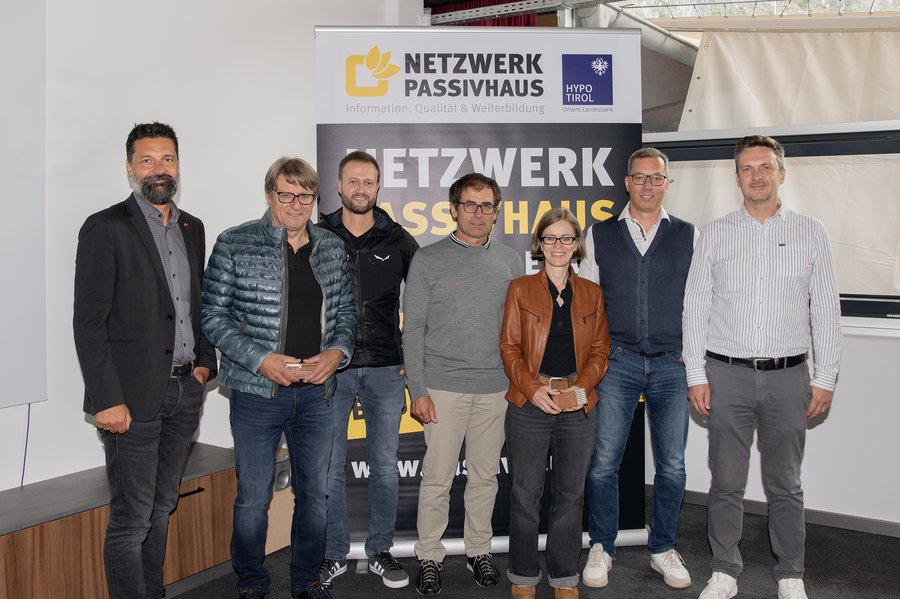 Vorstand Netzwerk Passivhaus &#214;sterreich (vlnr): Hannes Gschwentner, Johannes Erler, Hermann Glatzl, Christina Krimbacher, Christian Kirchner, Admir Music (es fehlen: Dieter Herz und Dietmar Ewerz)