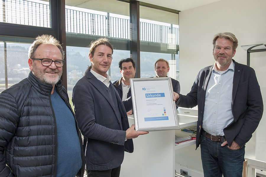 von links nach rechts: Dieter Herz (Obmann IG Passivhaus Tirol), Bruno Campigotto (Solarlux Verkaufsleitung &#214;sterreich, Italien), Gerhard Beitl, MBA MPA (Solarlux Fachhandelsbetreuung &#214;sterreich Ost, Ungarn, Tschechien, Slowakei und Kroatien), Ing. Michael Nemeczek (Solarlux Architektenberatung und Objektvertrieb &#214;sterreich), J&#246;rn Greve (Solarlux Gesch&#228;ftsf&#252;hrer Vertrieb)