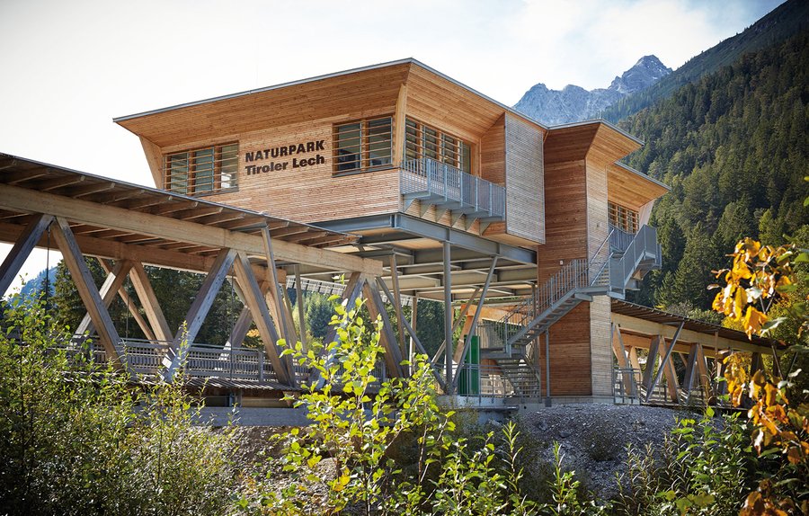 Naturparkhaus auf der Klimmbr&#252;cke, Lechtal  (Foto: Foto M&#252;ller)