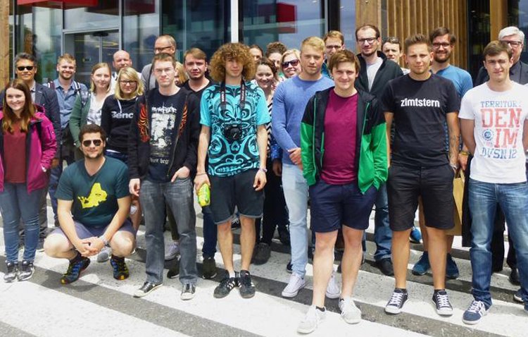 Die deutschen Bauingenieur-Studenten waren vom energieeffizienten MPREIS Passivhaus-Supermarkt in Patsch begeistert.  Foto: Passivhaus Institut Innsbruck